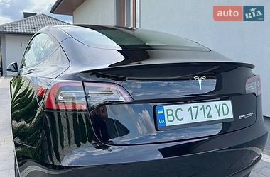 Седан Tesla Model 3 2021 в Львове