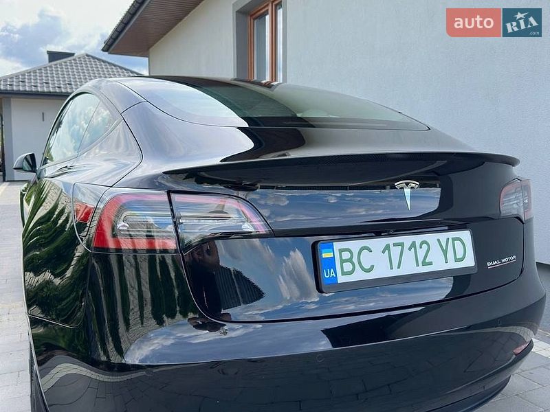 Седан Tesla Model 3 2021 в Львове