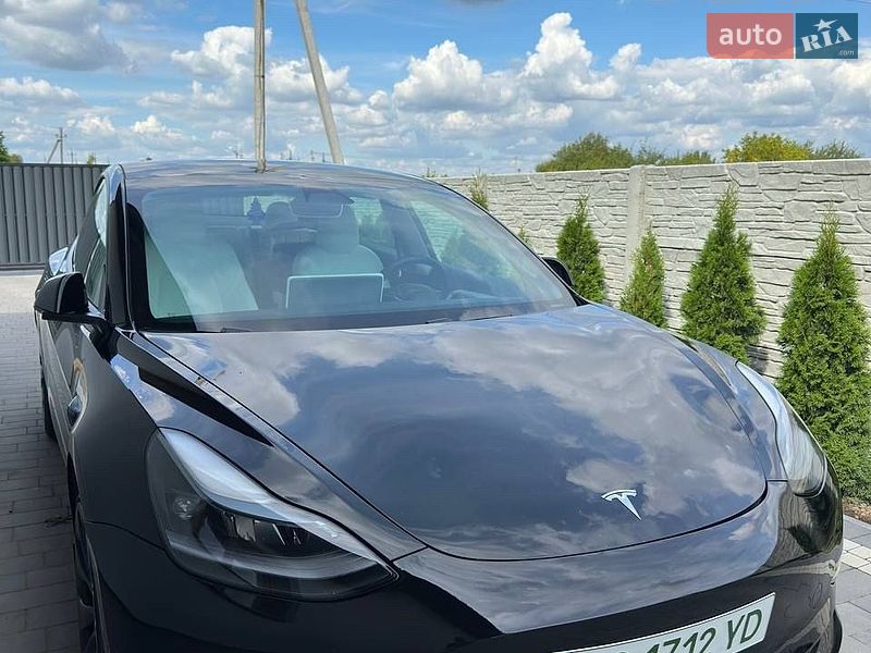 Седан Tesla Model 3 2021 в Львове