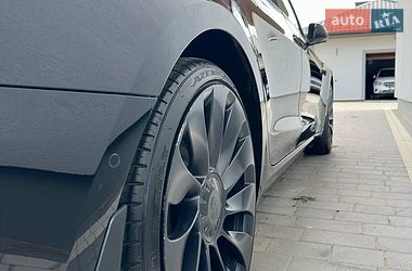 Седан Tesla Model 3 2021 в Львове
