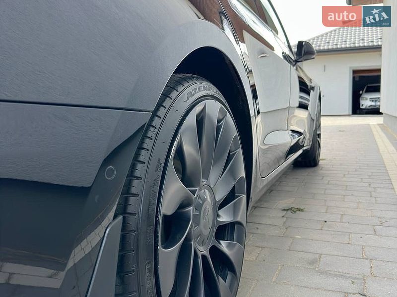 Седан Tesla Model 3 2021 в Львове