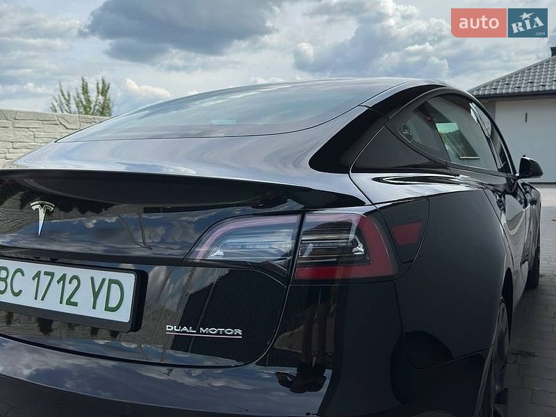 Седан Tesla Model 3 2021 в Львове