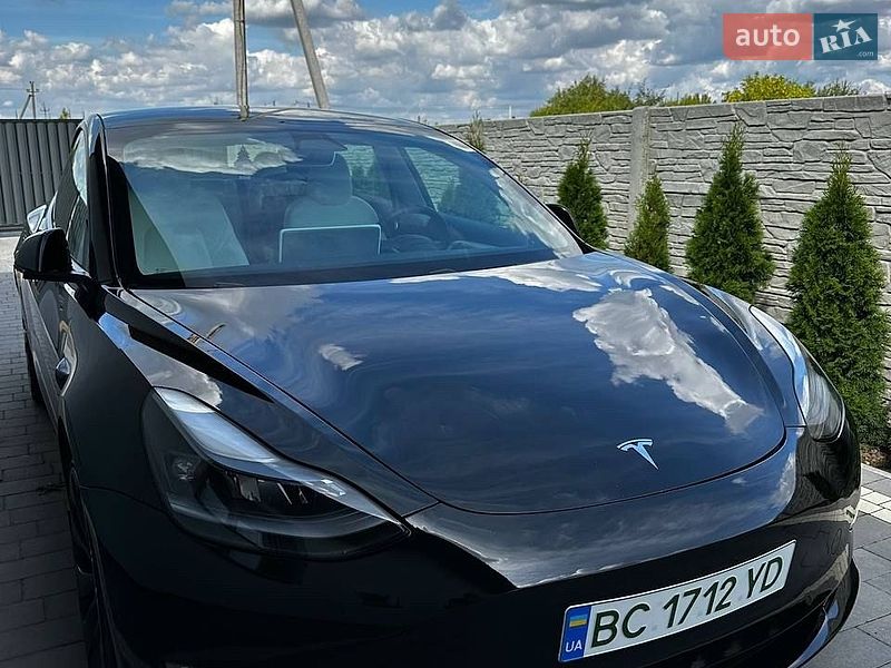 Седан Tesla Model 3 2021 в Львове