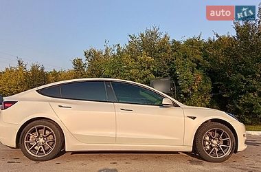 Tesla Model 3  2021