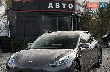 Tesla Model 3  2023