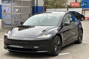 Tesla Model 3  2024