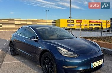 Tesla Model 3  2019