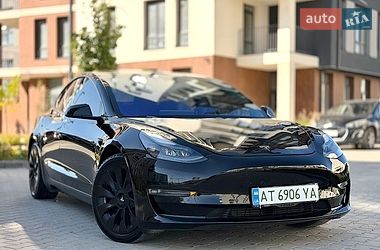 Tesla Model 3  2022