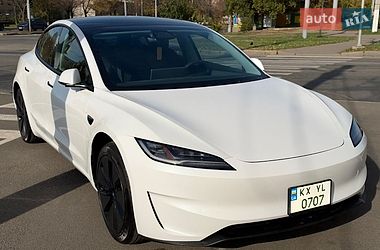 Tesla Model 3  2025