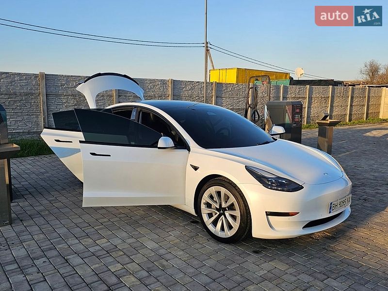 Седан Tesla Model 3 2022 в Одесі