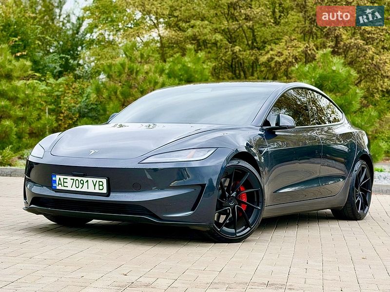 Tesla Model 3 2024