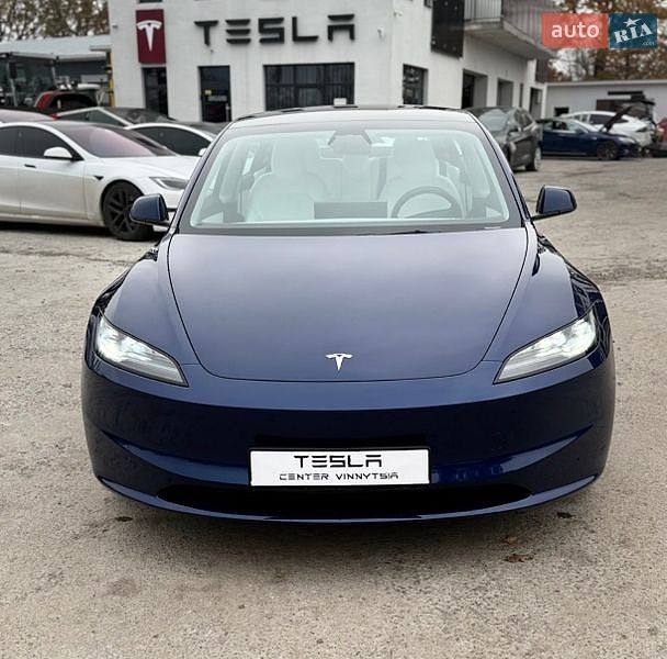Седан Tesla Model 3 2024 в Вінниці