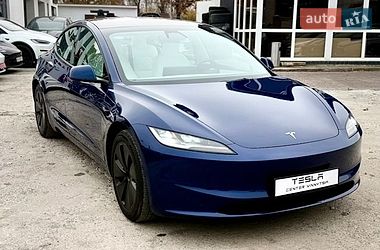 Седан Tesla Model 3 2024 в Вінниці