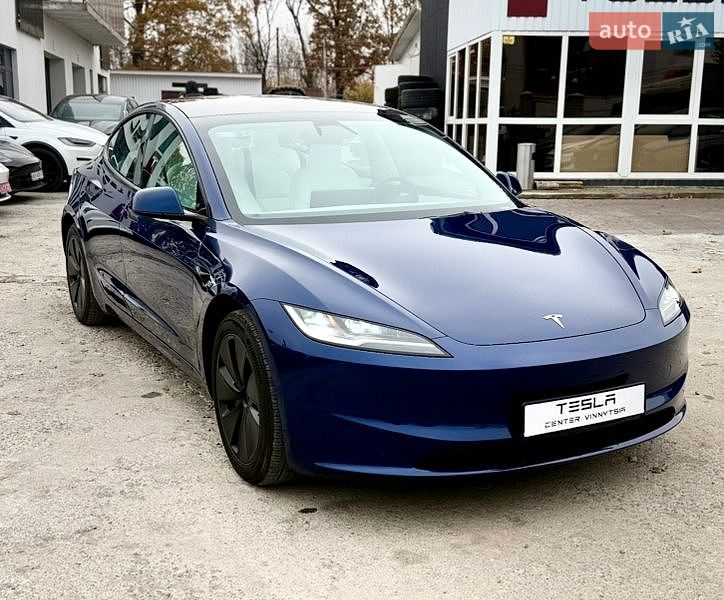 Седан Tesla Model 3 2024 в Вінниці