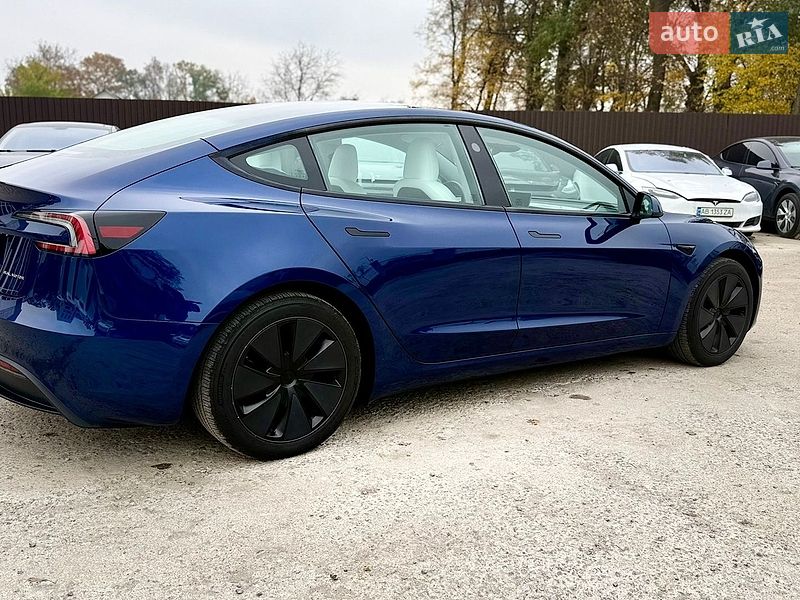 Седан Tesla Model 3 2024 в Вінниці