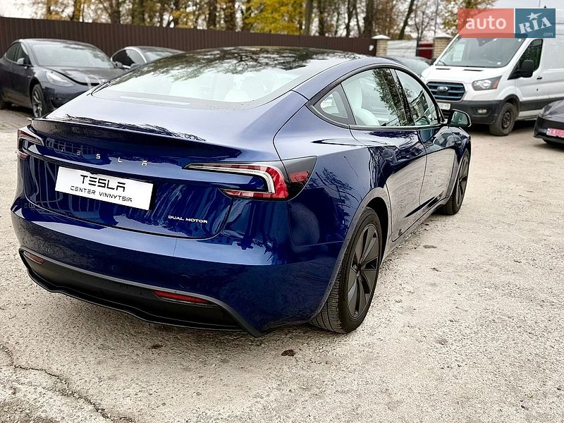 Седан Tesla Model 3 2024 в Вінниці