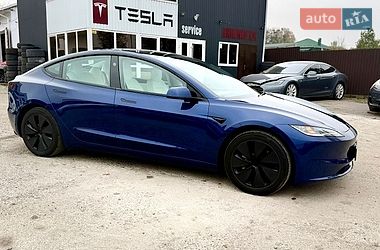 Седан Tesla Model 3 2024 в Вінниці