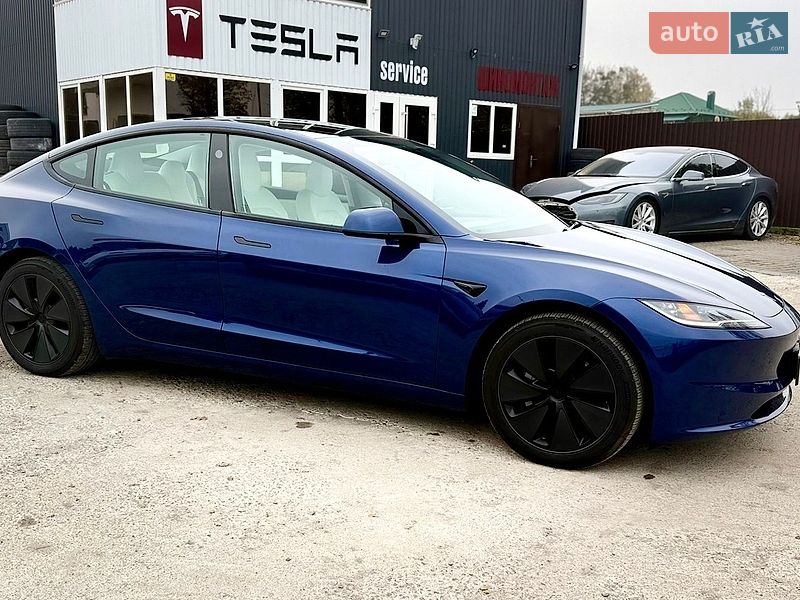 Седан Tesla Model 3 2024 в Вінниці