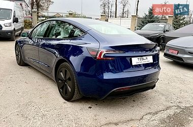 Седан Tesla Model 3 2024 в Вінниці