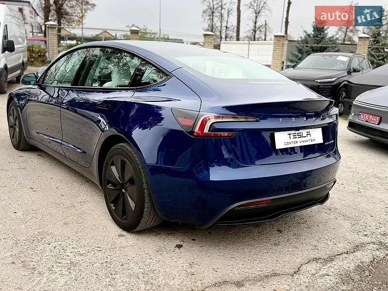 Седан Tesla Model 3 2024 в Вінниці
