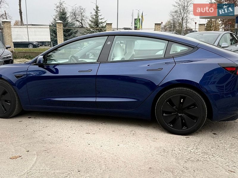 Седан Tesla Model 3 2024 в Вінниці