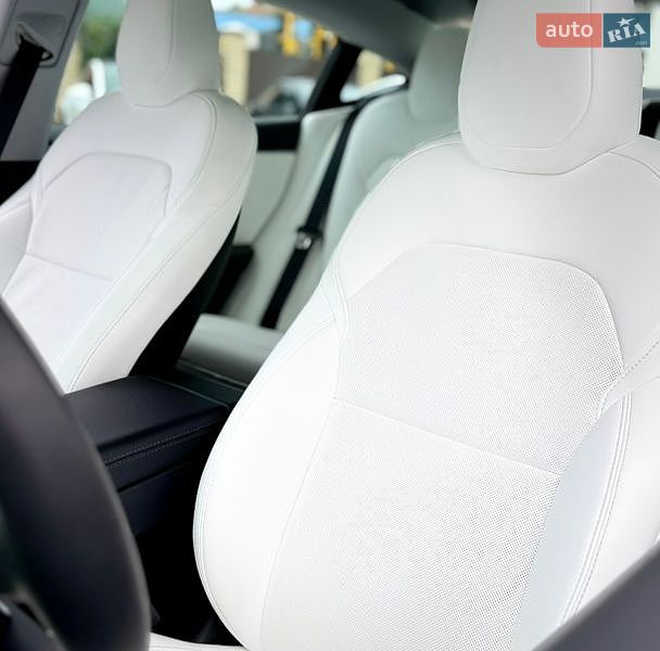 Седан Tesla Model 3 2024 в Вінниці
