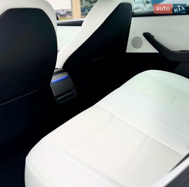Седан Tesla Model 3 2024 в Вінниці