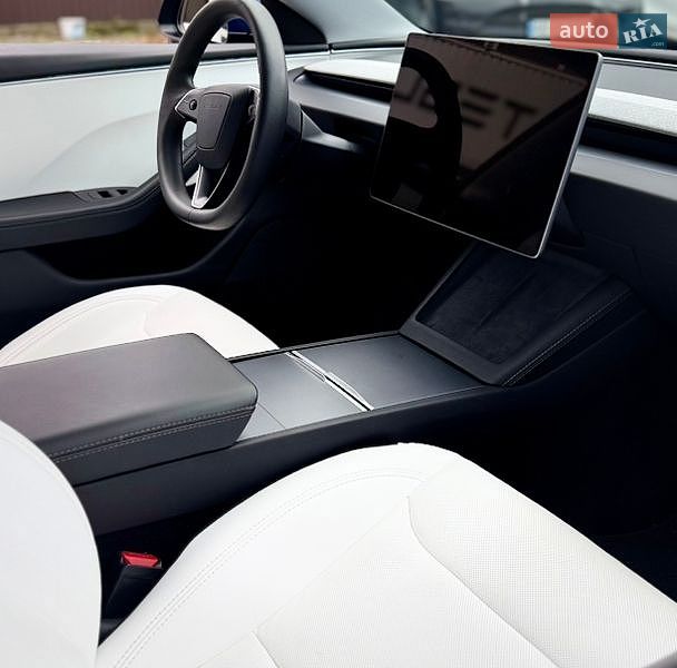 Седан Tesla Model 3 2024 в Вінниці