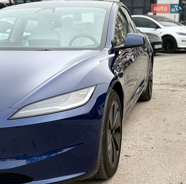Седан Tesla Model 3 2024 в Вінниці