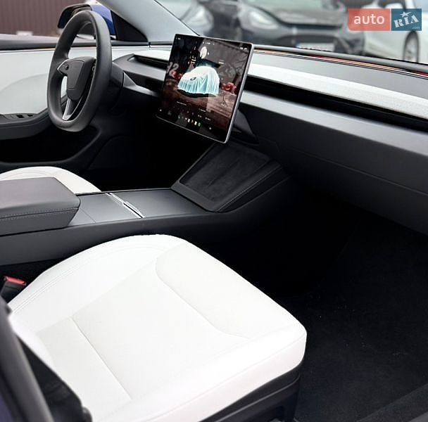 Седан Tesla Model 3 2024 в Вінниці