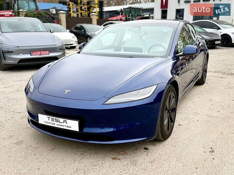 Седан Tesla Model 3 2024 в Вінниці