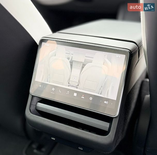 Седан Tesla Model 3 2024 в Вінниці