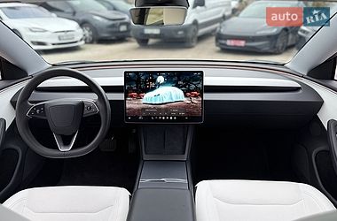 Седан Tesla Model 3 2024 в Вінниці