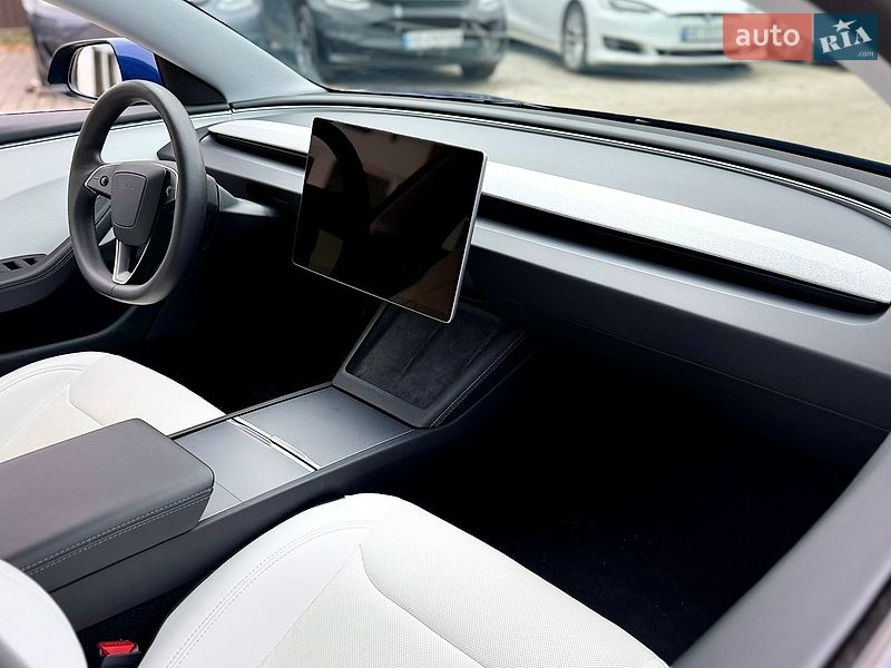 Седан Tesla Model 3 2024 в Вінниці