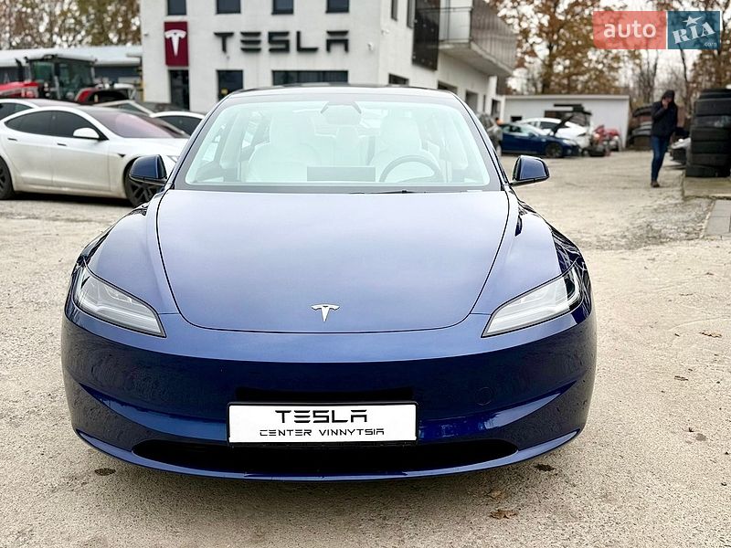 Седан Tesla Model 3 2024 в Вінниці