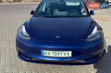 Tesla Model 3  2019