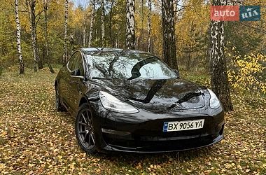 Tesla Model 3  2019