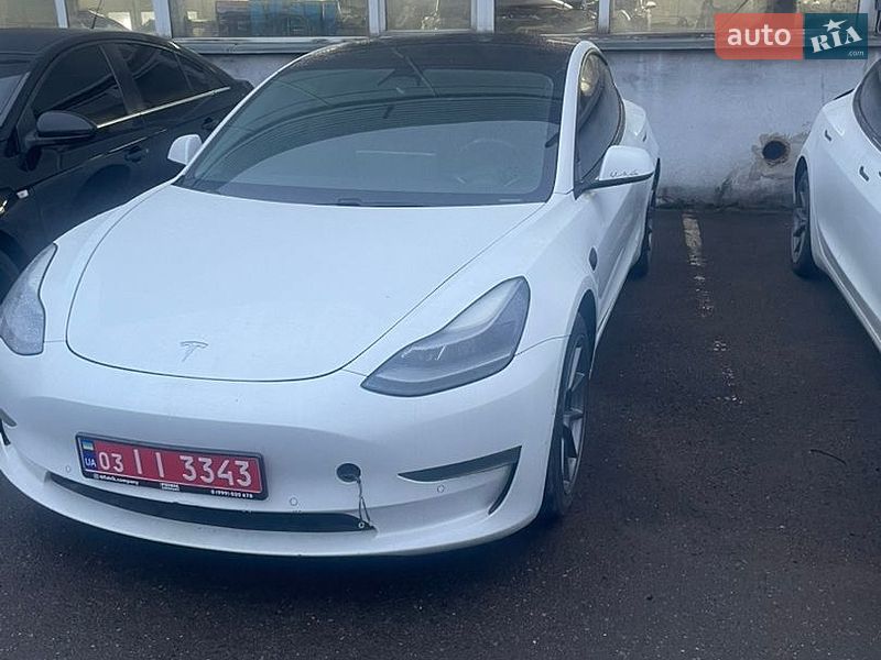 Седан Tesla Model 3 2021 в Львові