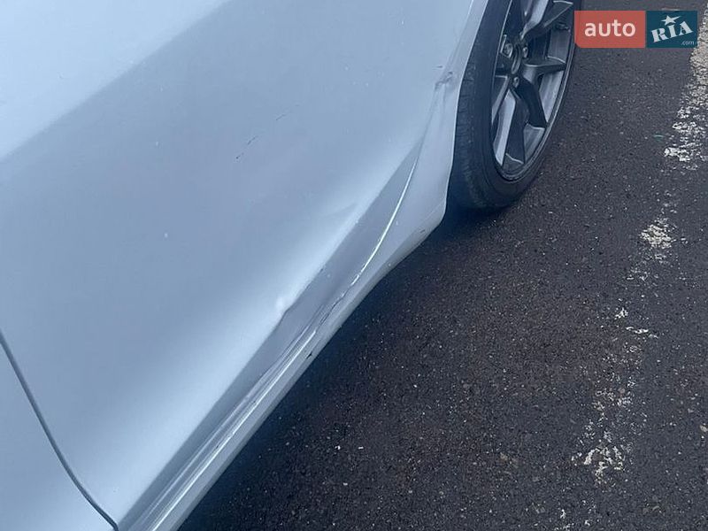 Седан Tesla Model 3 2021 в Львові