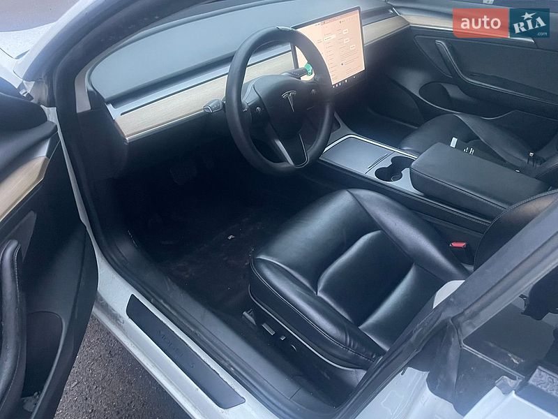 Седан Tesla Model 3 2021 в Львові