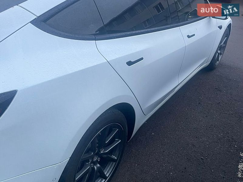 Седан Tesla Model 3 2021 в Львові