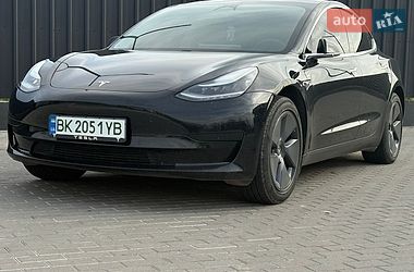 Tesla Model 3  2019