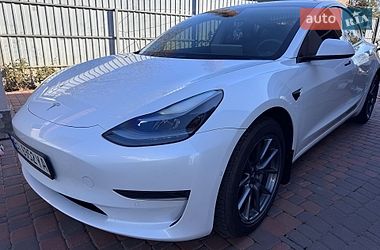 Tesla Model 3  2021