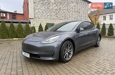 Tesla Model 3  2022