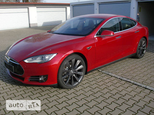 Tesla Model S 2016 года