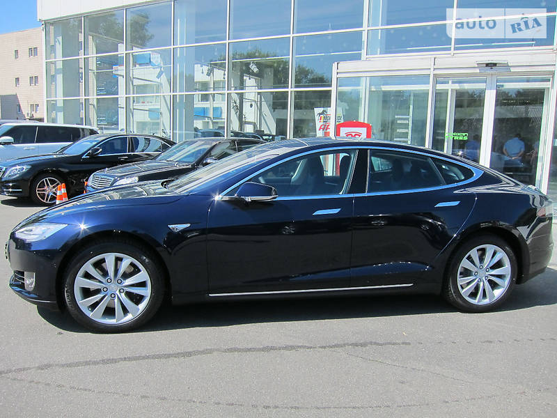 Tesla Model S 2017 года