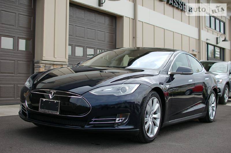 Tesla Model S 2017 года
