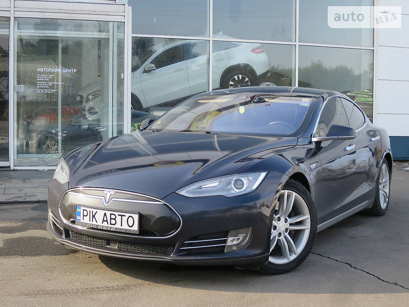 Tesla Model S 2015 года