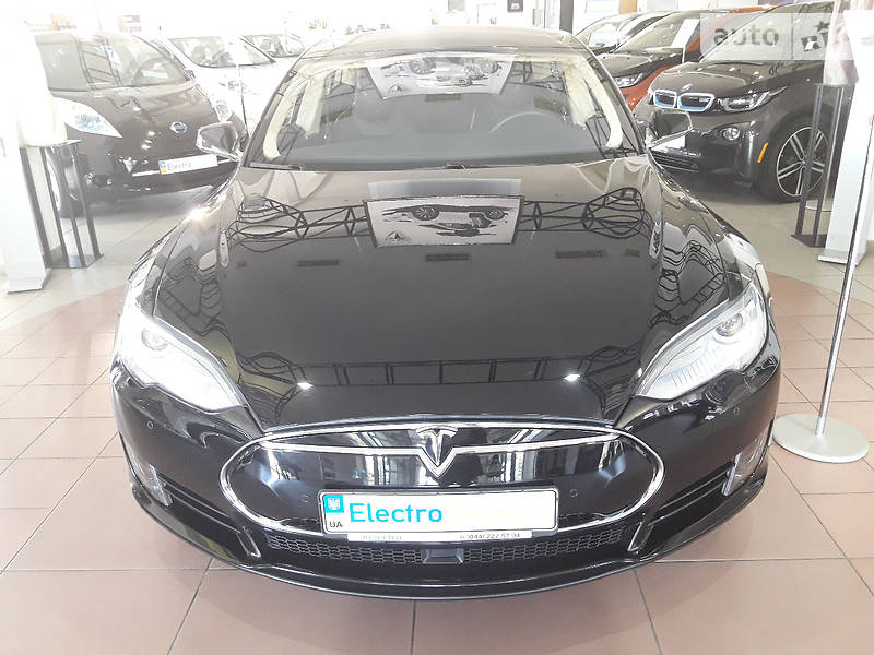 Tesla Model S 2015 года