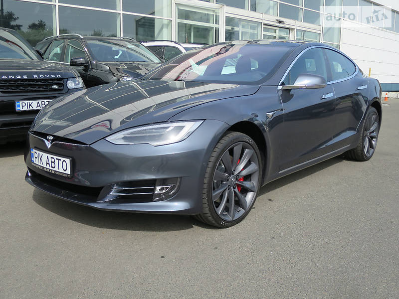 Tesla Model S 2017 року